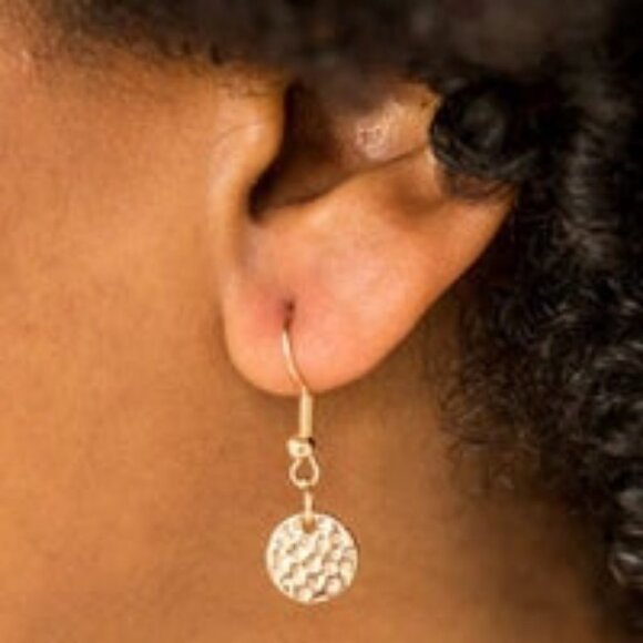 🆕 The BOLD Standard gold Necklace - Picture 3 of 4